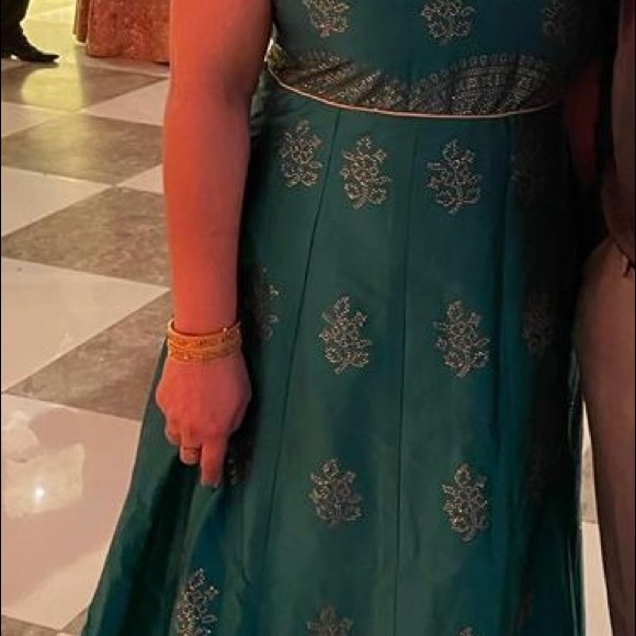 Party and wedding Wear Gown - Picture 3 of 3